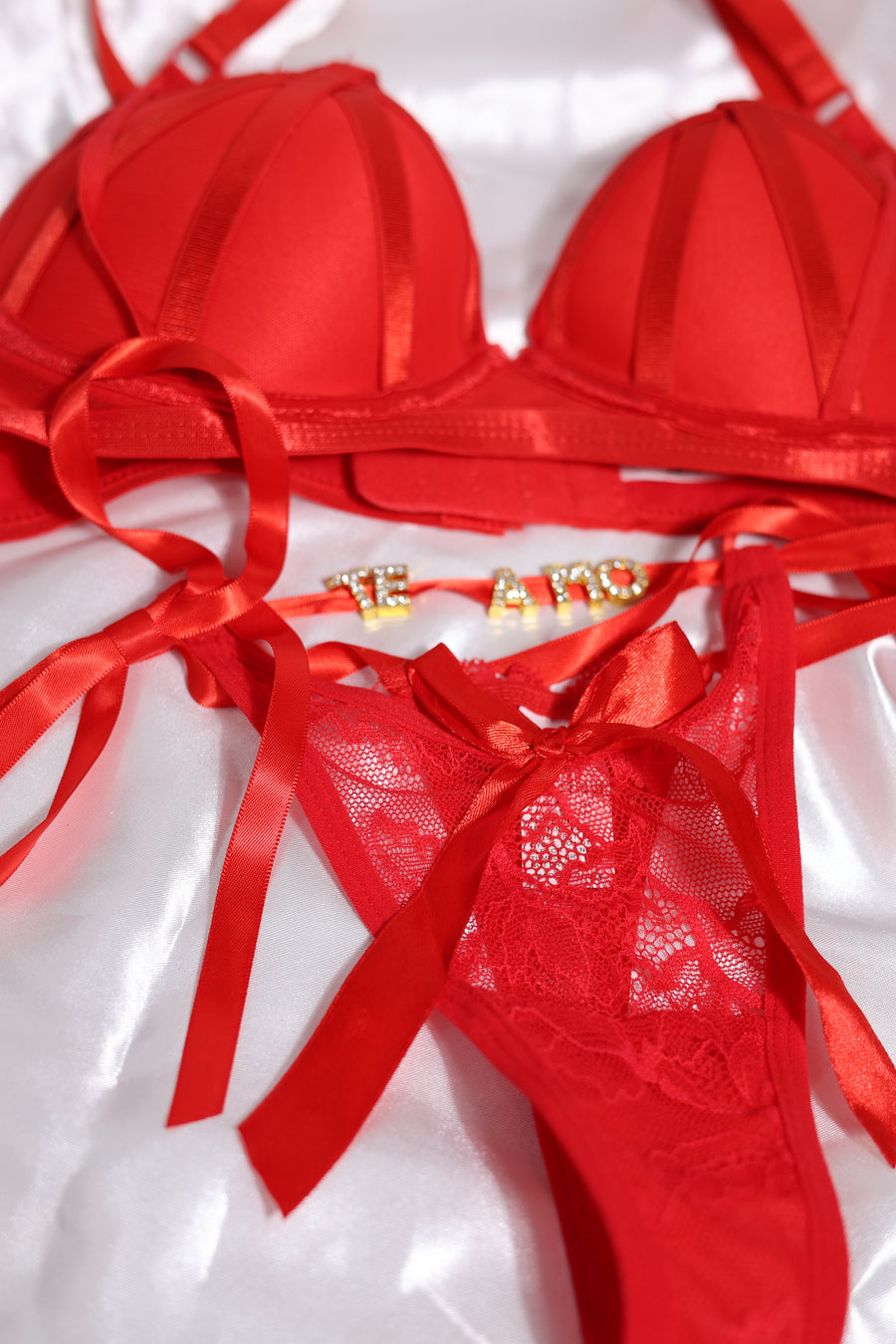 Bra and thong set with satin